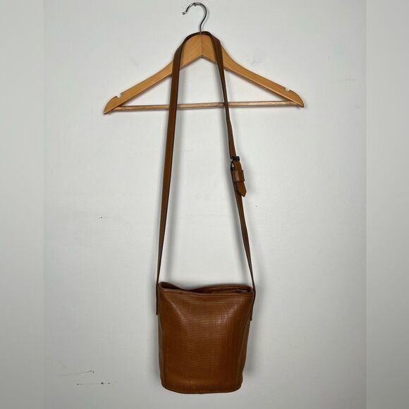 Fossil Vintage Brown Tan Bucket Crossbody Bag Classic Minimalist Chic Purse - Picture 1 of 10